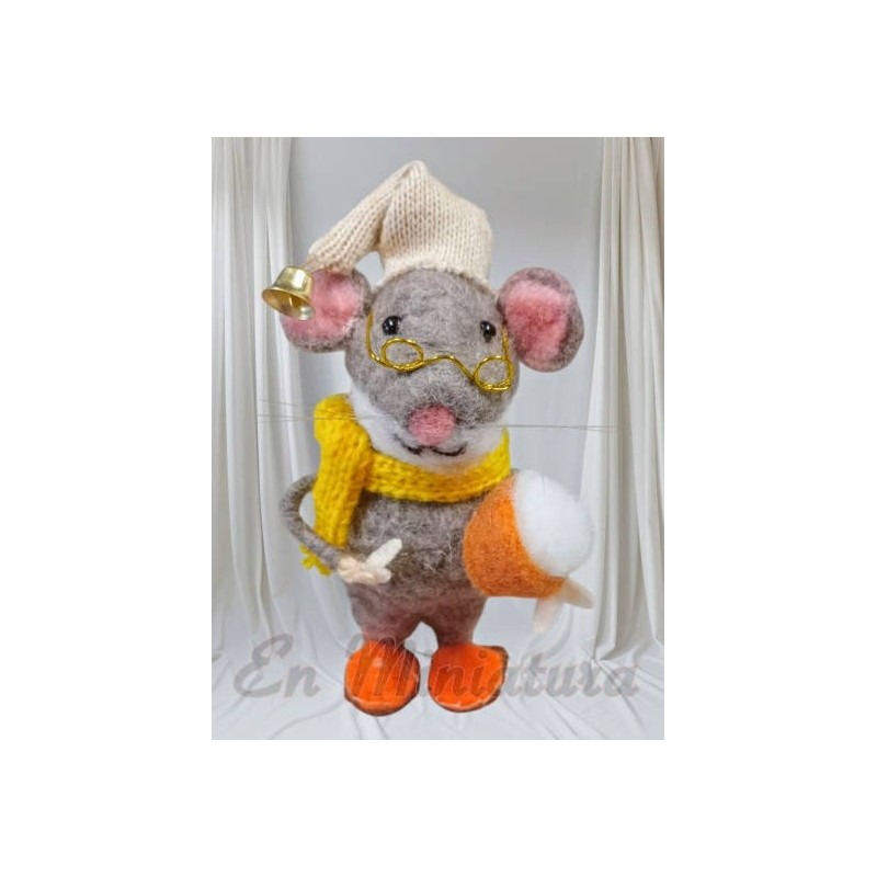 Ratón hecho a mano para decoración de puertas del ratoncito Pérez.