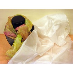 Pañuelo de seda natural en blanco. Medidas