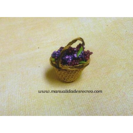 Cestillo en miniatura con uvas