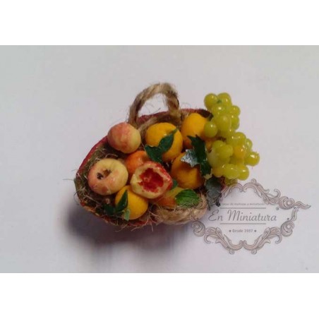 cesta de frutas en miniatura
